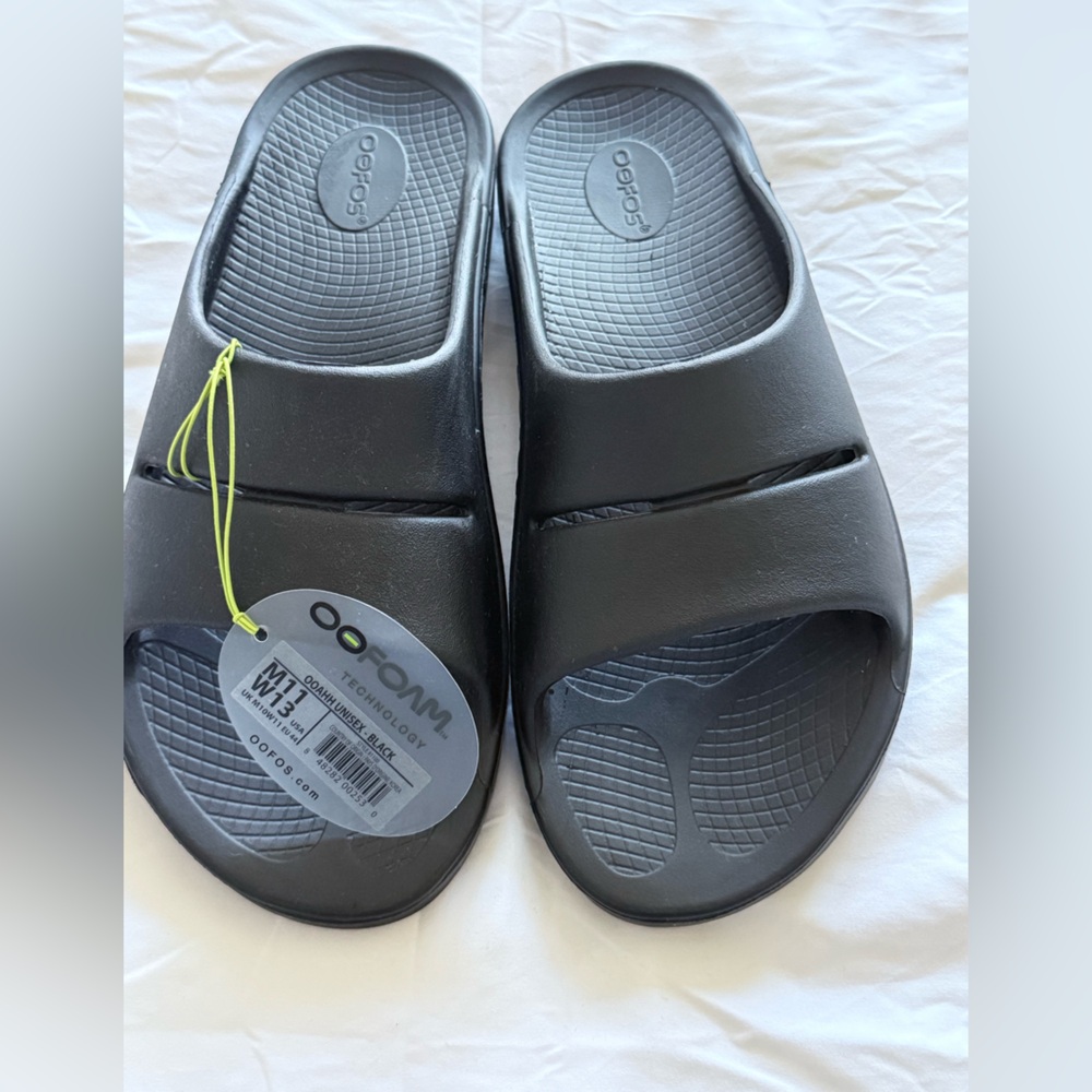 OOFOS Black OOahh Unisex Sandals